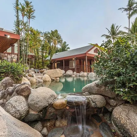 10 Wharf Street - A Tropical Family Home-2